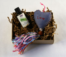 Load image into Gallery viewer, Aromatherapy Tassel Heart
