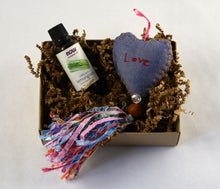 Load image into Gallery viewer, Aromatherapy Tassel Heart