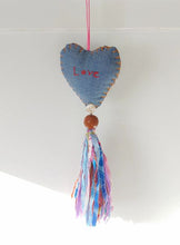 Load image into Gallery viewer, Aromatherapy Tassel Heart