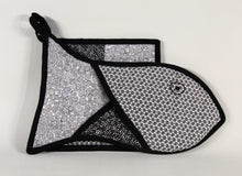 Load image into Gallery viewer, Olive Oil &amp; Fish Oven Mitt Gift Set
