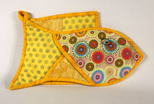 Load image into Gallery viewer, &#39;Pwason&#39; Fish Oven Mitt Set
